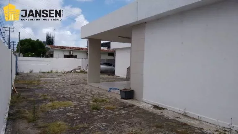 Imagem CASA C/ 04 QTOS EM JAGUARIBE BOM P/ COMERCIO