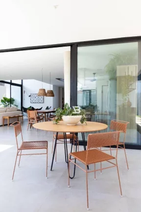 Imagem CASA DE ALTO PADRÃO EM CONDOMÍNIO PRIVILEGIADO NO GUARUJÁ – 5 SUÍTES, ÁREA GOURMET E BEACH HOUSE