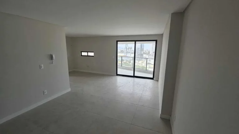 Imagem Apartamento com 3 suítes e 3 vagas de garagem em Itajaí