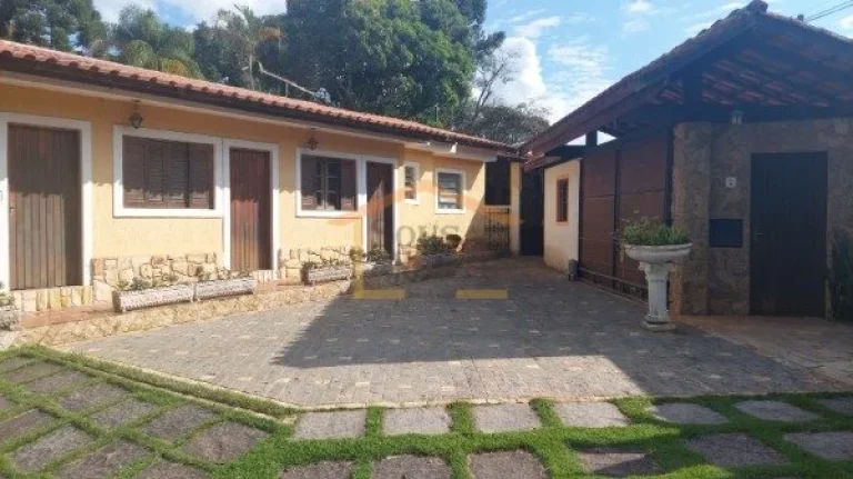 Imagem Maravilhosa casa em condomínio, 4 dormitórios, sendo 1 suíte, 4 salas sendo 2 com lareira, cozinh...