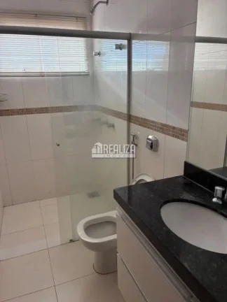Imagem Sobrado de Alto Padrão à Venda com 4 Suítes, Closet e Área Gourmet no bairro Santa Maria - Uberaba/MG