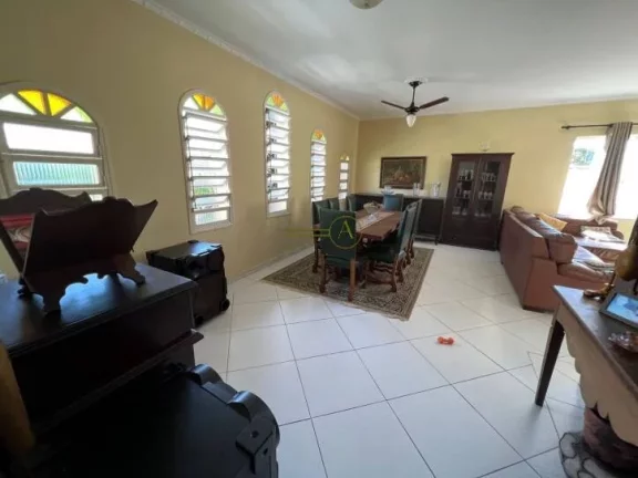 Imagem Casa térrea à venda de alto padrão, 100 metros da praia, em Peruíbe