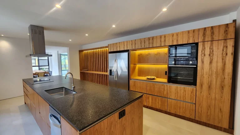Imagem Apartamento de Luxo no Boqueirão – 4 Dormitórios a 3 Quadras da Praia!