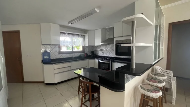 Imagem Casa com 4 Dormitórios para Temporada em Jurerê Internacional – Próxima ao