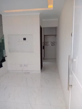 Imagem Sobrado de 2 quartos em condomínio para venda na Aviação, Praia Grande-SP: 1 banheiro, 1 vaga, 50,00 m².