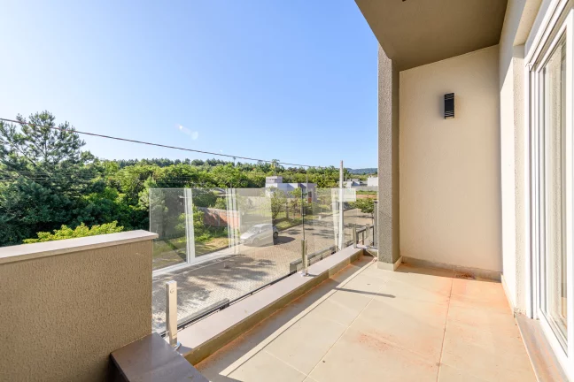 Imagem Sobrado de 3 quartos sendo 1 suíte com acabamento de alto padrão e localização Excelente
