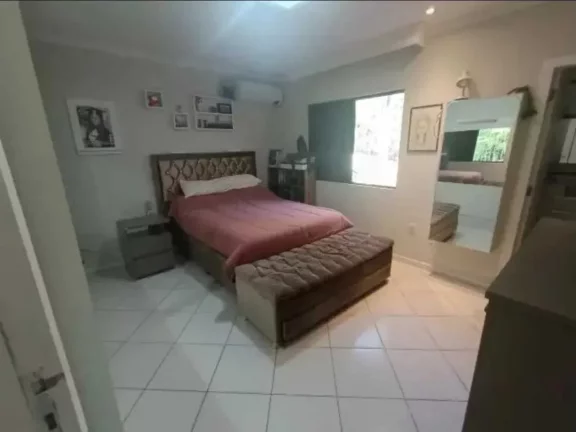 Imagem Ampla casa com 4 suítes e 4 vagas de garage, piscina e área de festa espaçosa - Fazendinha Itajaí/SC