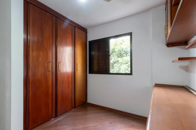 Imagem Apartamento Moema - 89M², 3 Dorms, 1 Suíte, 2 Vagas, Varanda, Armários, Dependência Completa de Serviço, Split.