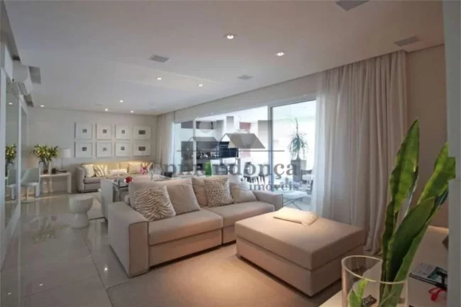 Imagem Beleza e encanto desse apartamento com 170 m² invadem os espaços permeados por tonalidades neutras...
