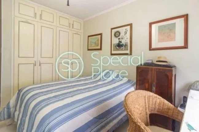 Imagem Lindo apartamento com prédio clássico e imponente. São 197m² de área privativa, 3 dormitórios ...