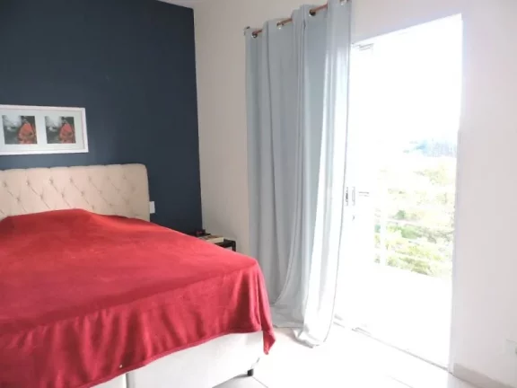 Imagem CASA COM 3 SUÍTES EM LOTE DE 1.600M, COM VISTA PERMANENTE.. PACOTE DE LOCAÇÃO + R$ 7.000,00