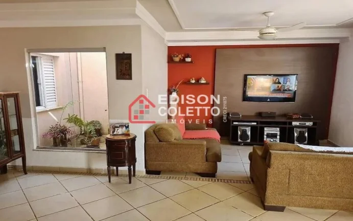 Imagem Pronto para Morar - Casa a venda com Espaço Gourmet e Piscina no Glebas Califórnia!