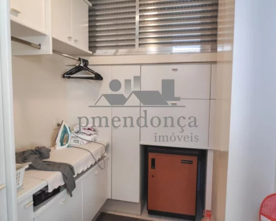 Imagem Apartamento com living para 02 ambientes, amplas janelas, lavabo, dormitórios ricos em armários, b...