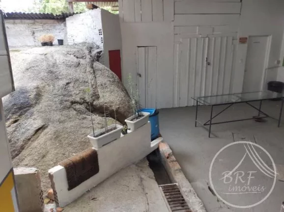 Imagem Vendo casa de alvenaria de dois pisos a 500 mts das pontes.