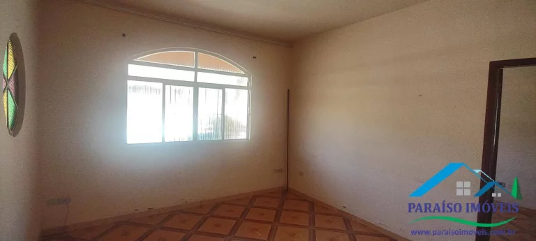 Imagem More no Centro de Paraisópolis - Casa com 3 dormitórios