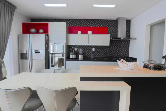 Imagem Apartamento com 3 dormitórios sendo 1 suíte e 2 vagas de garagem em Balneário Camboriú/SC