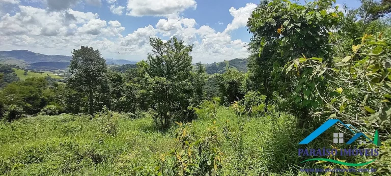 Imagem Paraíso Ecológico: Terreno com Nascente Própria e Vista para as Montanhas.