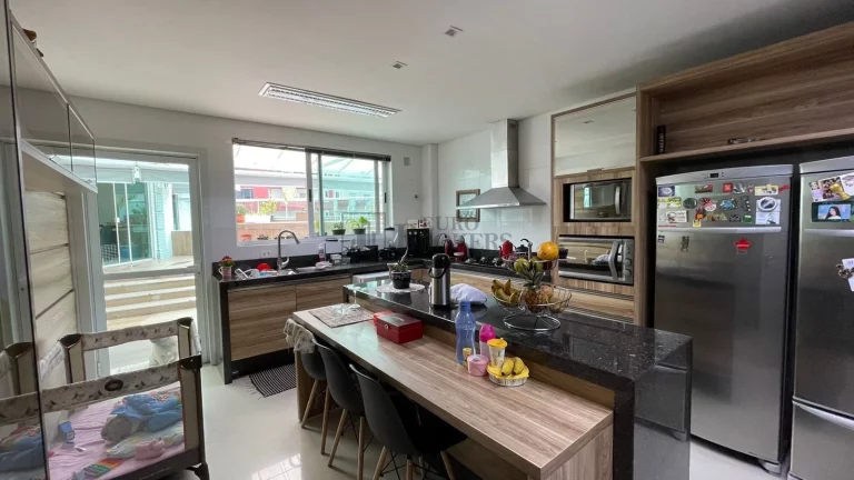 Imagem Apartamento diferenciado com 4 suítes, piscina e quadra esportiva no Av. Brasil