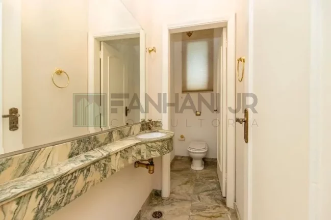 Imagem Casa de luxo no Jardim Paulista: 4 quartos, 3 suítes, 5 banheiros, 4 vagas. 400m² de área. Venda ou locação em SP.