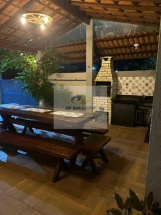 Imagem Vendo lindo Chalé com área total de 518 m², espaço gourmet e 3 vagas