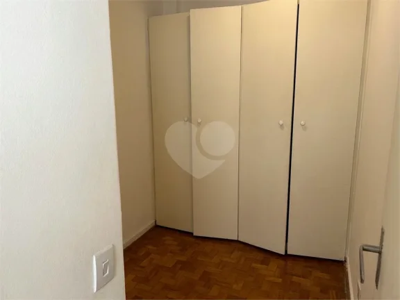 Imagem Apartamento à venda com 2 quartos no condomínio Ed. Emília, São Paulo - SP