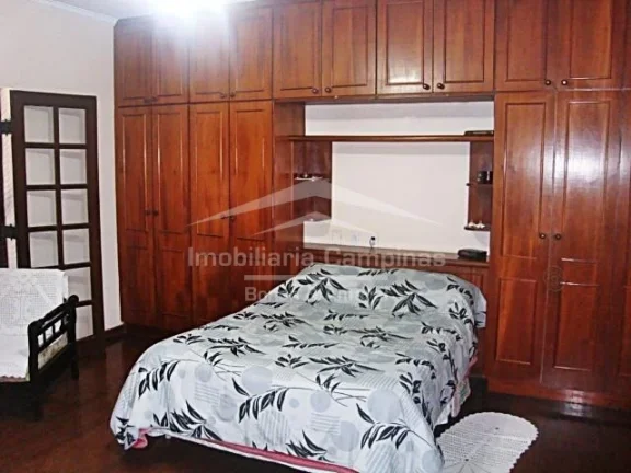 Imagem Excelente residência de 4 quartos (1 suíte), área gourmet com piscina e churrasqueira e 4 garagen...