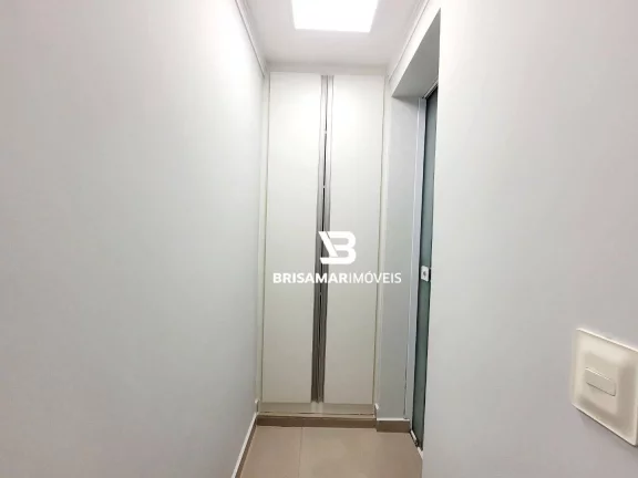 Imagem PITANGUEIRAS- CALÇADÃO , LINDO APARTAMENTO TOTALMENTE REFORMADO , GARAGEM NO PRÉDIO.