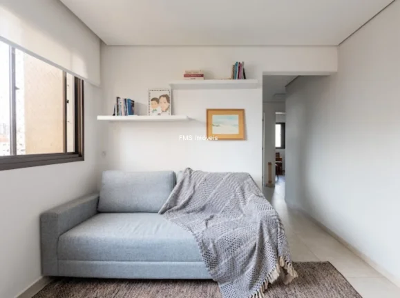 Imagem Imperdível oportunidade! Apartamento de 3 quartos com suíte, sala ampla e 3 vagas na garagem em Moema, SP. Confira!