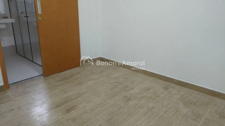 Imagem Excelente casa térrea em condomínio fechado com 234 m² construídos em terreno de 390 m². Condom...