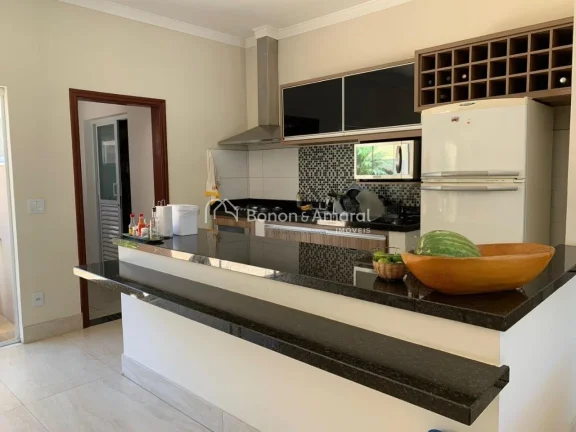 Imagem Esta casa impecável no Condomínio Fiorella em Valinhos oferece um ambiente extremamente arejado e ...