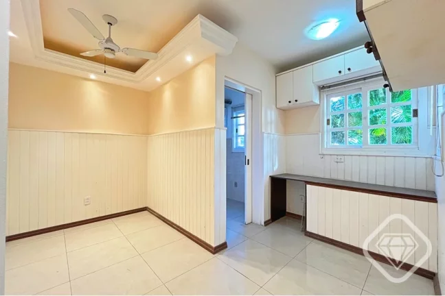 Imagem Casa especial no coraÃ§Ã£o do bairro Tristeza, um refÃºgio moderno com charme e conforto

Uma residÃ...