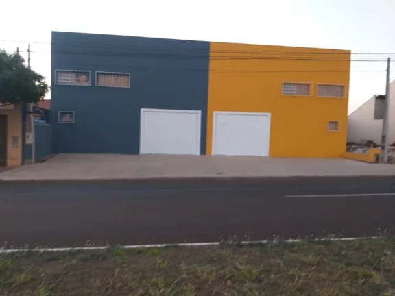 Salão Comercial à Venda em Sertãozinho-SP, Próximo ao Supermercado Amarelinho 2 Salas, 4 Banheiros, 8 Vagas de Garagem 320m²