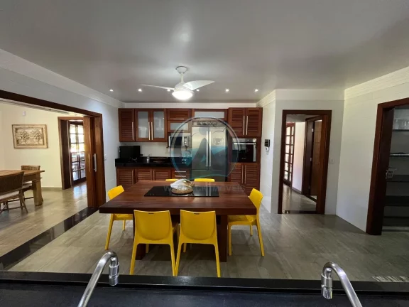 Imagem Imperdível Casa à Venda em Ubatuba-SP: 6 quartos, 4 suítes, 3 salas, 5 banheiros, 7 vagas, 753,00m²!