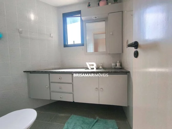 Imagem PITANGUEIRAS- LOCALIZAÇÃO ESPETACULAR , NA SEGUNDA QUADRA DA PRAIA , 02 VAGAS DE GARAGEM NO PRÉDIO.