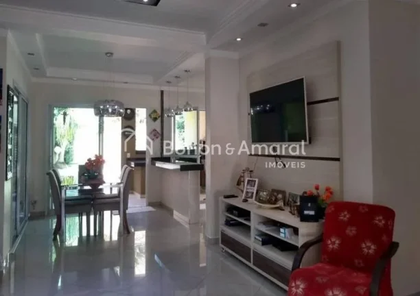 Imagem Linda casa à venda em condomínio fechado em Valinhos/SP.

Casa muito espaçosa com 260m² de área...
