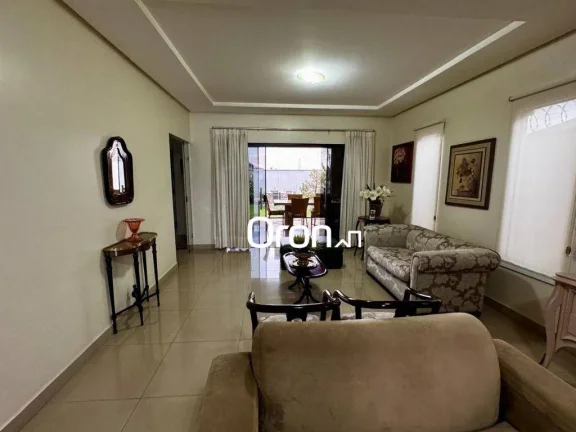 Imagem Casa com 3 dormitórios à venda, 236 m² por R$ 950.000,00 - Setor Faiçalville - Goiânia/GO