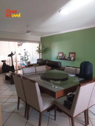 Imagem Casa para locação no Parque dos Lagos em Ribeirão Preto-SP: 3 quartos, 1 suíte, 2 salas, 3 banheiros, 1 vaga, 354m² de área.