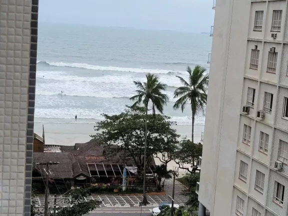 Imagem PITANGUEIRAS – NA QUADRA DA PRAIA COM MARAVILHOSA VISTA MAR, VAGA DE GARAGEM DEMARCADA NO PRÉDIO, 95 M² ÚTEIS, CONDONDOMÍNIO BAIXO.