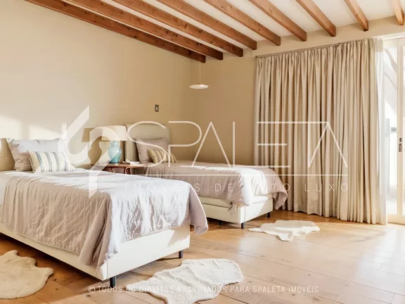 Imagem Casa de revista com vista livre para o lago e campo de golfe, disponível para venda na Fazenda da Grama em Itupeva