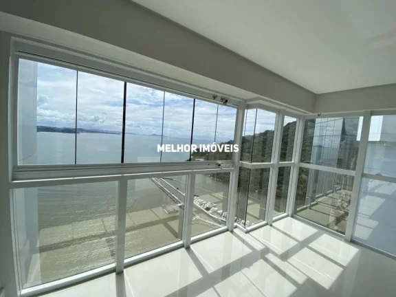 Imagem Apartamento Frente Mar à venda semi mobiliado com 4 suítes, no centro de Balneário Camboriú