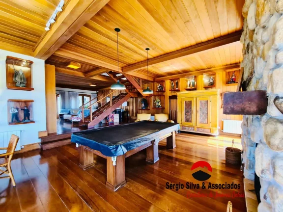Imagem Casa a Venda na Região de Vila Capivari em Campos do Jordão - SP.