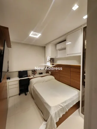 Imagem 2 quartos com suíte, 70 m², vista mar e prédio luxuoso pertinho da praia. Lazer na cobertura!