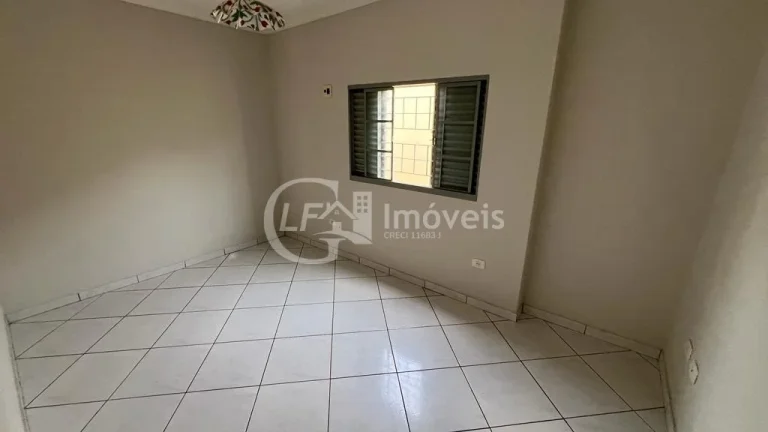 Imagem Impecável casa à venda na Vila Taquarussu, Campo Grande-MS: 3 quartos, 1 suíte, 3 salas, 2 banheiros, 15 vagas, 190m².