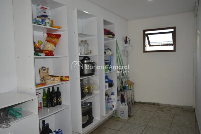 Imagem Linda casa com 3 quartos sendo 1 suíte com banheira de hidromassagem, armário embutido, sala de es...
