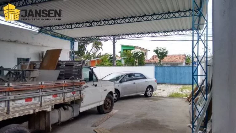 Imagem CASA C/ 04 QTOS EM JAGUARIBE BOM P/ COMERCIO