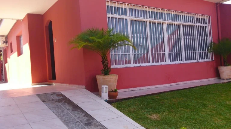 Casa à venda em Taboão da Serra-SP, Jardim São Judas Tadeu: 2 quartos, 1 banheiro, 95m² de área!