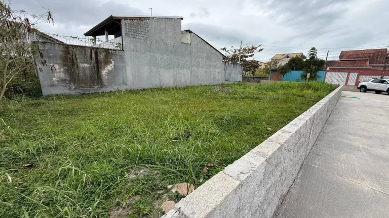 Imagem Terreno em Peruíbe, para construção de casa de esquina murado e com calçada