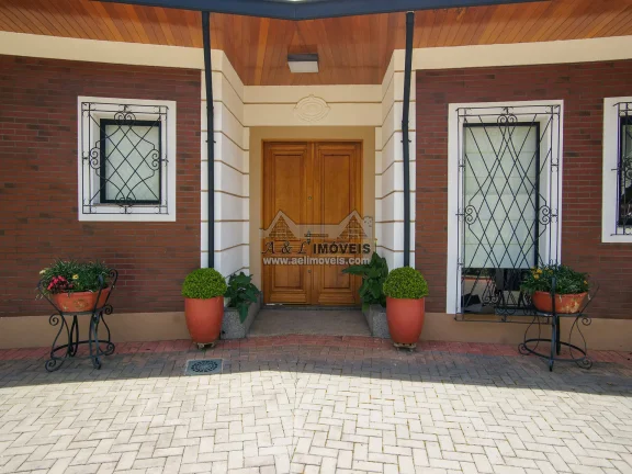 Imagem Casa à venda em Campos do Jordão – Com 5 suítes no Alto do Capivari