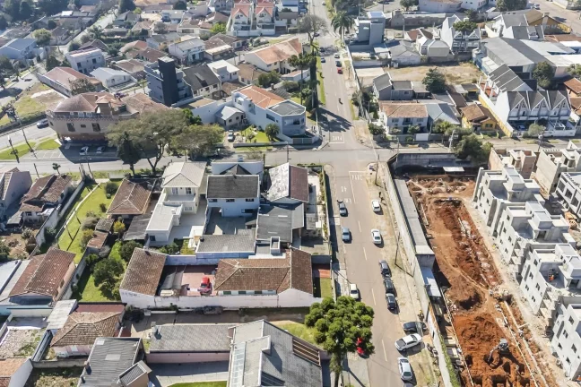 Imagem Terreno de Esquina no Bairro Portão – Excelente Oportunidade para Construtores!