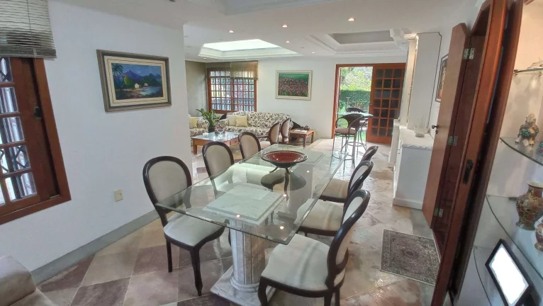 Imagem Casa com 4 Dormitórios à Venda, Área de 316 m2, Piscina, Edícula e Anexo - Santa Mônica, Florianópolis/SC